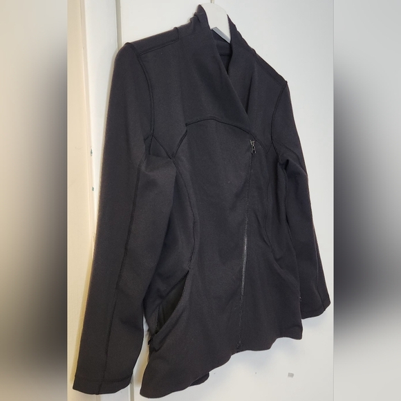 Lululemon Precision Jacket Without Thumb Holes In Black Size 10 - Picture 7 of 13